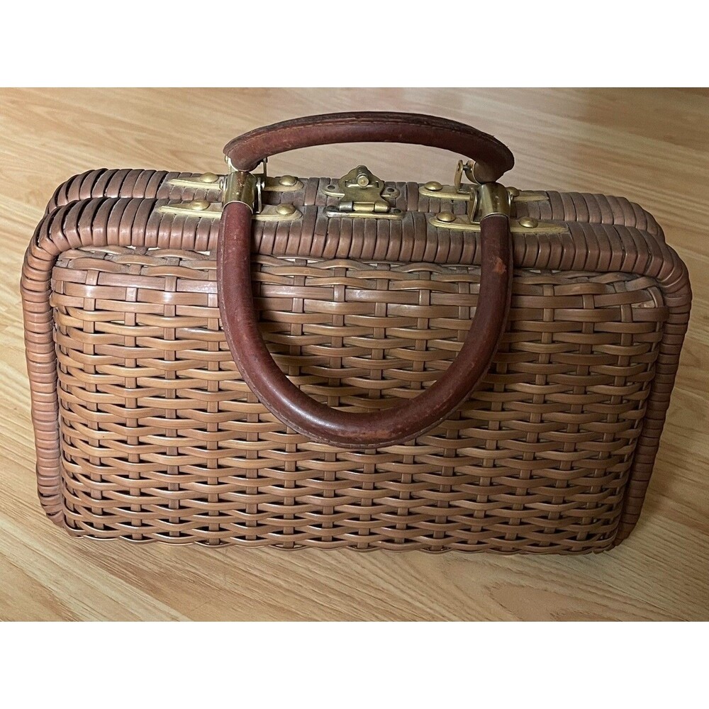 FORSUM Vtg Basket Weave Box purse. Mid Century Made in Hong Kong Circa 1950